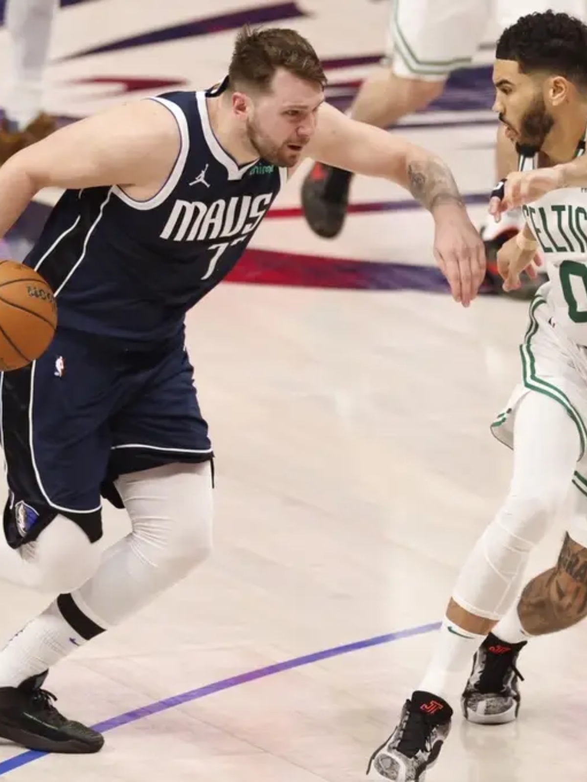 爱游戏体育-包含今晚欧篮联焦点战，波士顿凯尔特人强势反弹，压力陡增，更衣室氛围转暖的词条