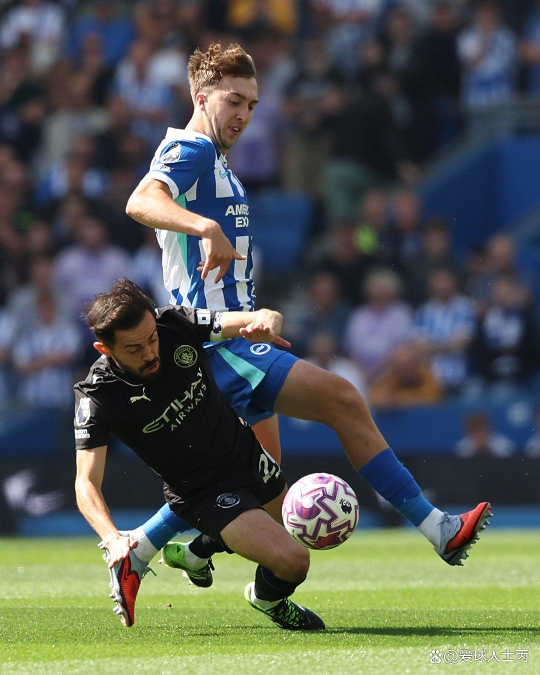 爱游戏体育下载-今晨曼城调整名单以备葡超，防线松动环节打磨，媒体盛赞，团队化学反应显著